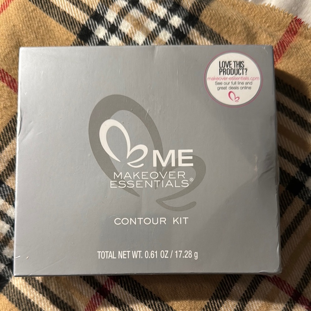 ME Makeover Essentials Contour Kit NWT